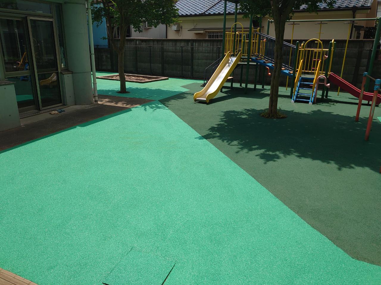 保育園園庭ゴムチップ舗装